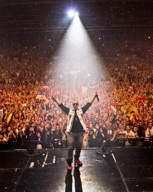 Live concert by Kash'd Out